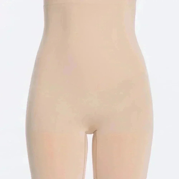 NWOT SPANX OnCore High-Waisted Mid-Thigh Short S - Picture 3 of 8